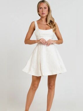 NWT Showpo Stephane Ivory Square Neck Fit-and-Flare Corset Mini Dress Size 0